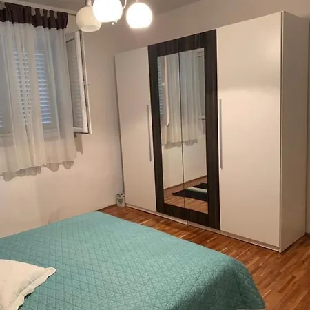 Ika Apartment *